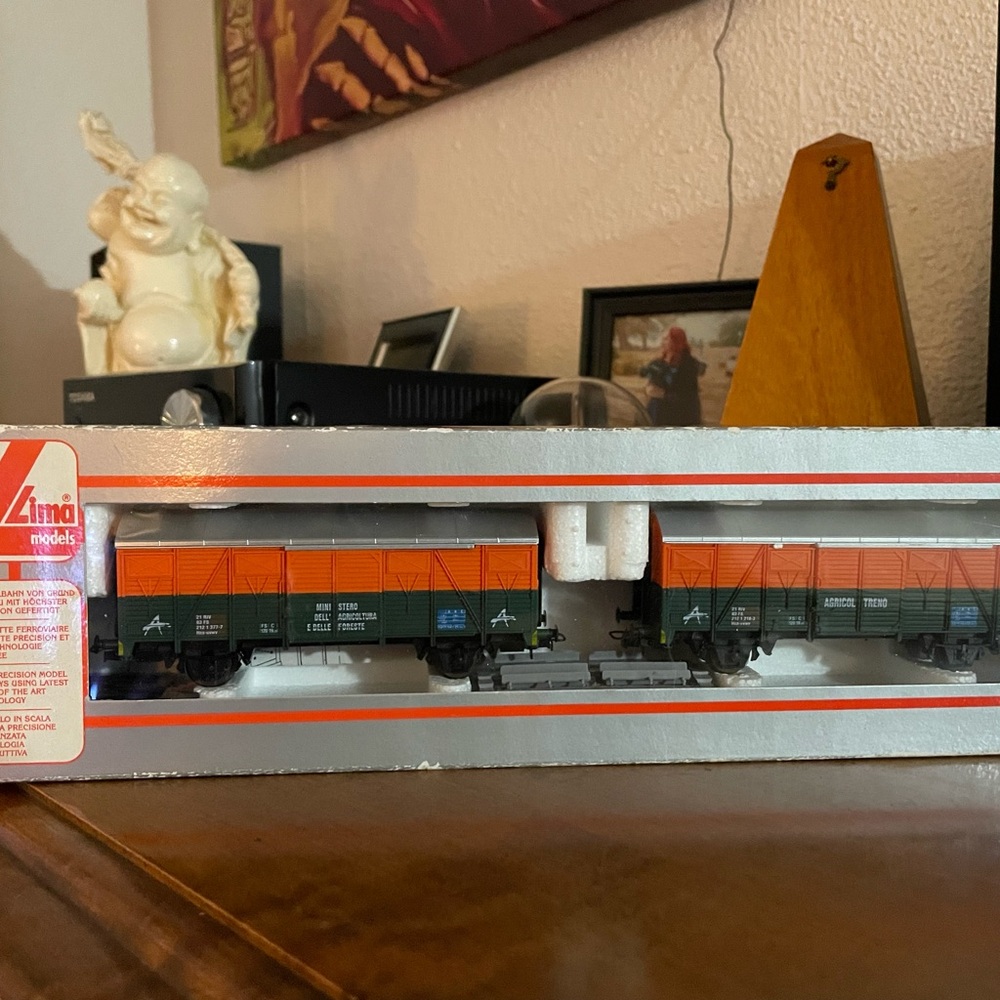 Lima double cargo cars